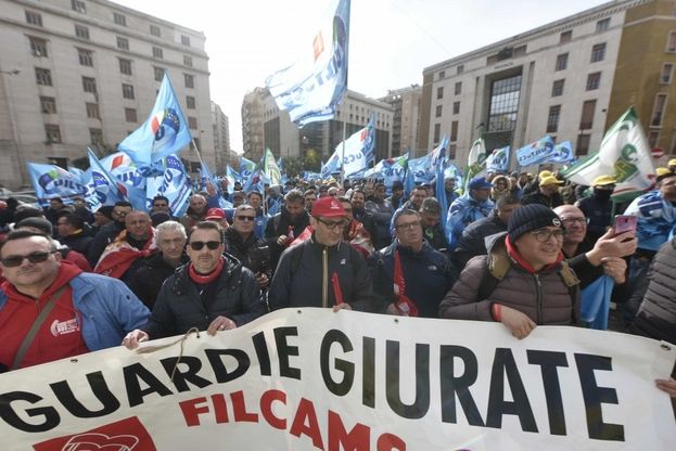 Guardie giurate: contratto scaduto, manifestazione a Napoli