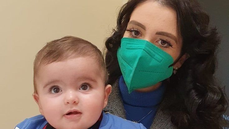 In cura per un tumore al seno, Chiara diventa mamma nonostante la 'menopausa farmacologica': "Ora stringo tra le braccia il mio miracolo"
