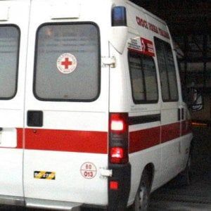 Roma, auto contro ambulanza a Ostia: morta paziente 91enne