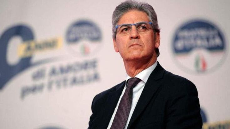 La Rai silenzia le elezioni in Francia. In onda il festival con il direttore Petrecca in platea, scoppia il caso. Lascia la vicedirettrice Ida Baldi