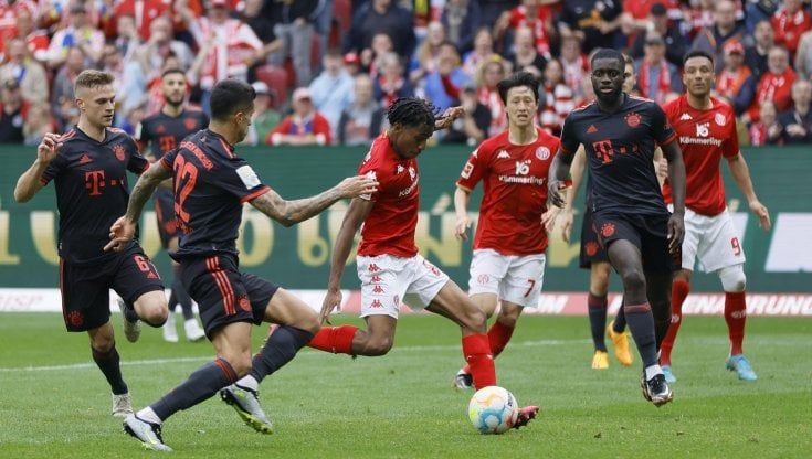 Bundesliga: il Bayern crolla a Mainz, il Borussia Dortmund vince e lo scavalca in vetta