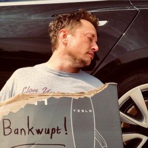 Tesla: Musk annuncia bancarotta, ma è pesce d'aprile
