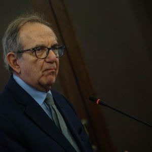 Manovra, più fondi per i contratti pubblici. Torna il bonus per i mobili