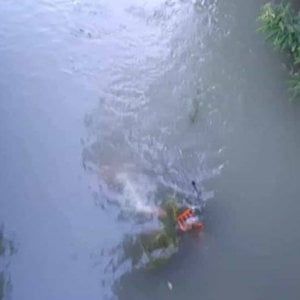 Una Mobike buttata nel Reno. Appello del Comune: segnalate le bici abbandonate
