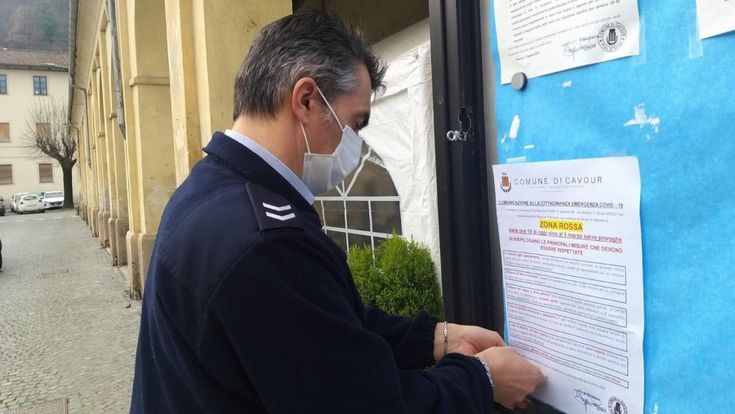 A casa in cinque milioni. Fa paura la rincorsa del virus tra i giovani