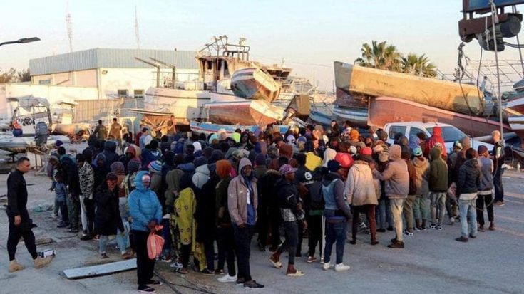Tunisia, oltre seicento persone abbandonate nel deserto. Don Ferrari: “Si sa dove sono, salvateli”