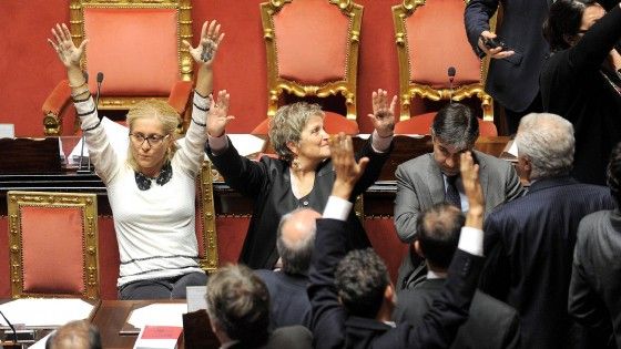 Senato, s&igrave; alla fiducia: lo Sblocca Italia &egrave; legge. Ma in aula scoppia la bagarre