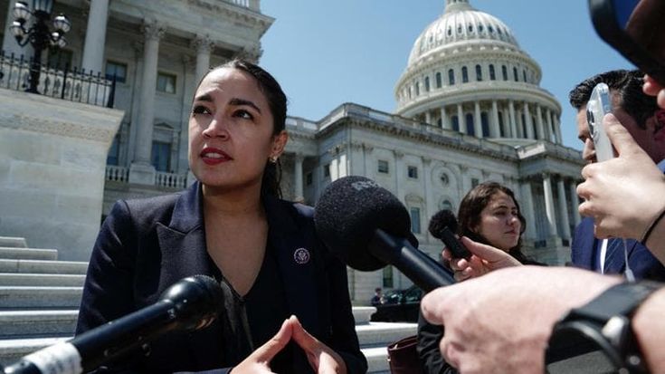 Stati Uniti, Ocasio-Cortez: “I Maga si vogliono riempire le tasche”
