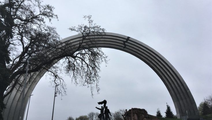 Diario da Kiev. L’arco e la statua monumenti di un’alleanza impossibile