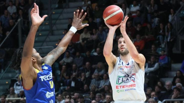 Verona-Fortitudo: al primo canestro scatta il Teddy Bear Toss per ricordare un giovane tifoso. Cos’è e dove nasce