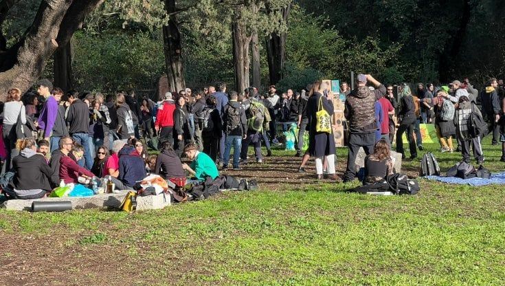Terminato il rave in centro a Roma contro il decreto. "Il governo Meloni ha gridato guerra ai poveri"