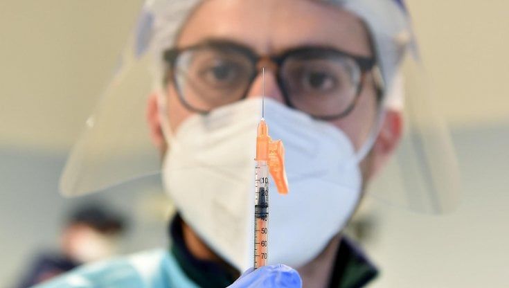 Coronavirus, il bollettino di oggi, 3 gennaio: 14.245 nuovi casi e 347 morti