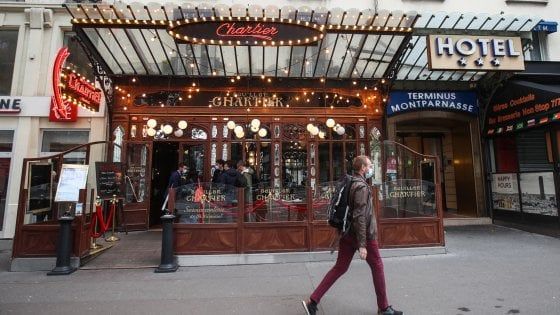 La ricetta francese contro il virus: aprire le finestre tre volte al giorno