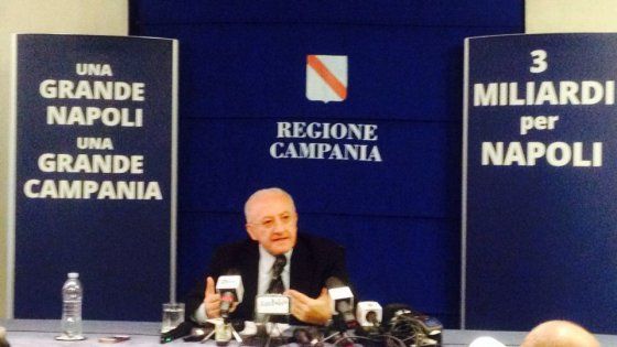 Il governatore De Luca: "Lavoro, non leggo le intercettazioni. Sono pronto a querelare"