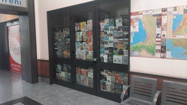 Castellammare, edicolante positiva al Covid apre il negozio: denunciata per epidemia colposa