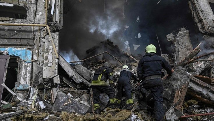 La battaglia dei cannoni nel Donbass: “Spariamo fino a quando siamo sfiniti”
