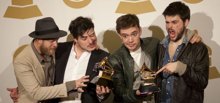 Mumford & Sons: "Basta coi mandolini, ci siamo innamorati della batteria"