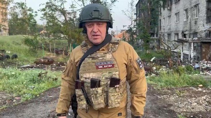 La lunga notte di Prigozhin. Occupa Rostov e lancia l’ultimatum: “Datemi Shojgu e Gerasimov o marcio su Mosca”. Putin schiera i tank. Tutto quello che sappiamo