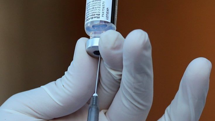 Israele: rifiuta il vaccino, il giudice dà l'ok alla sospensione dal lavoro