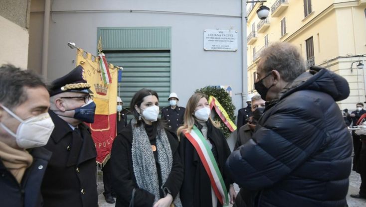Napoli, giornata della memoria: Clemente, De Majo e il prefetto depongono una corona per Luciana Pacifici