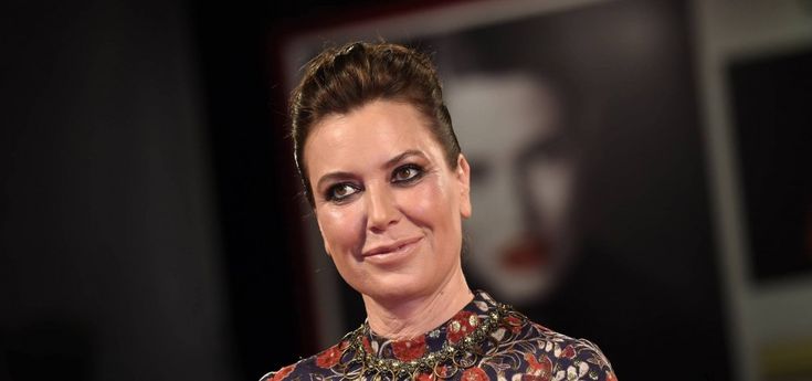 Risate e applausi per Sabina Guzzanti con "La trattativa": "Cos&igrave; cambi&ograve; l'Italia vent'anni fa"