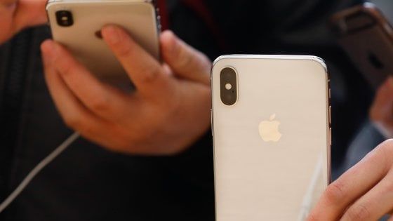 iPhone X, guida all'acquisto: risparmiare fino a 200 euro per averlo con le offerte degli operatori mobili