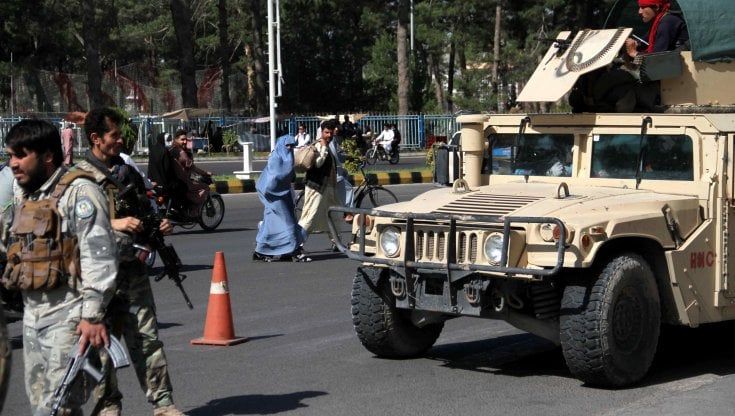 Afghanistan, l’avanzata dei talebani. E una città dietro l’altra ripiomba nel terrore
