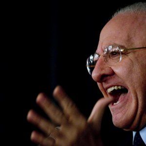 De Luca insiste: "La Bindi è impresentabile, ha offeso Napoli e danneggiato il Pd"