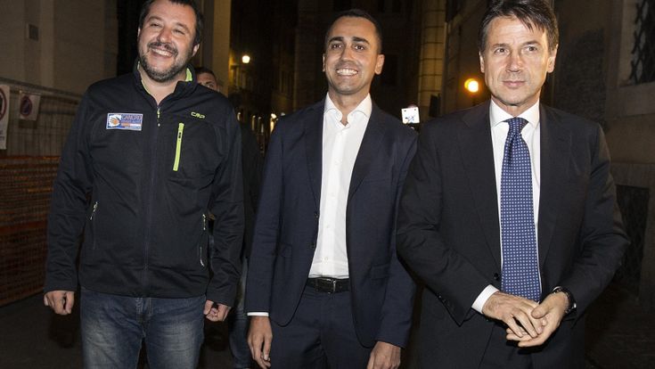 Sblocca cantieri.  E' stallo: il Cdm approva il  decreto salvo intese. Conte accusa la Lega: "Volete un condono mascherato".