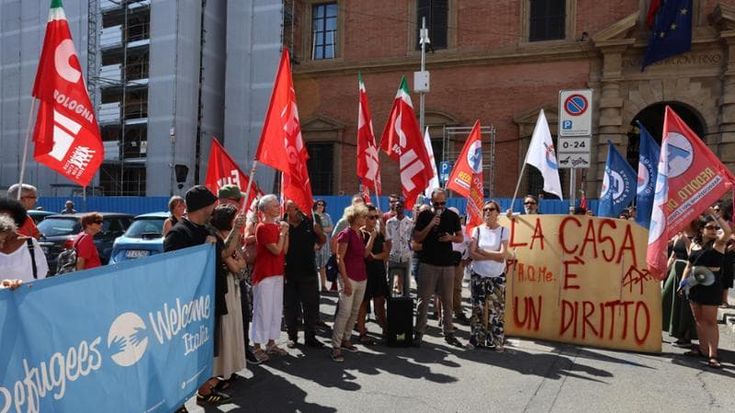 Migranti, fumata nera sulle espulsioni. Presidio con Zaki: “Servono alternative”