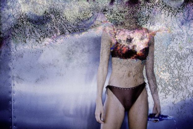L'arte dei negativi rovinati: le foto di Rohn Maijer