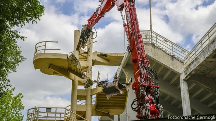 Grana stadio Franchi: società del cantiere interdetta dagli appalti perché indagata per frode in pubbliche forniture. Per il Comune è tutto ok