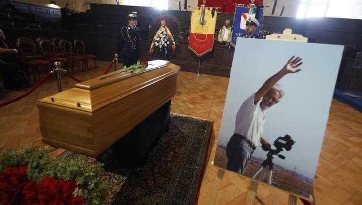 Napoli saluta Mimmo Jodice: folla nella camera ardente nella Sala dei Baroni