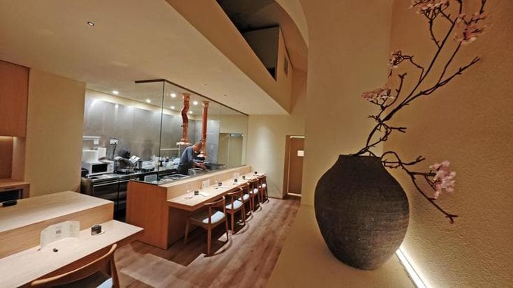 A Bari apre la prima osteria giapponese: “Qui il sushi è vietato, solo piatti tipici e atmosfera”