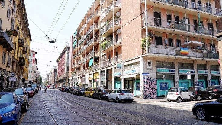 In viale Gorizia i residenti protestano per i nuovi binari del tram: "Ora tremano le nostre case"