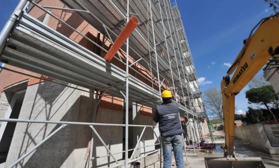 Lavoro: meno licenziamenti ma le assunzioni non crescono