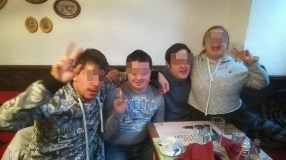 Torino, gruppo di ragazzi down allontanati da una trattoria. Poi il titolare si scusa