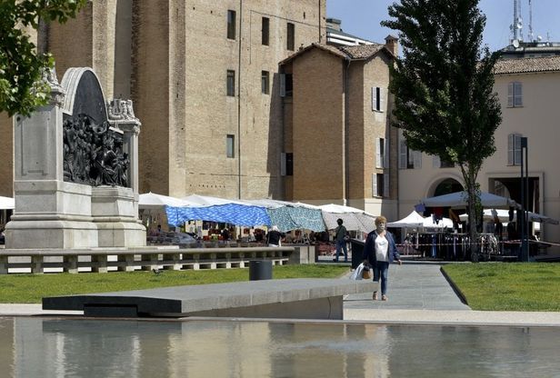 Fra i banchi in mascherina: ritorno al mercato della Ghiaia - Foto 
