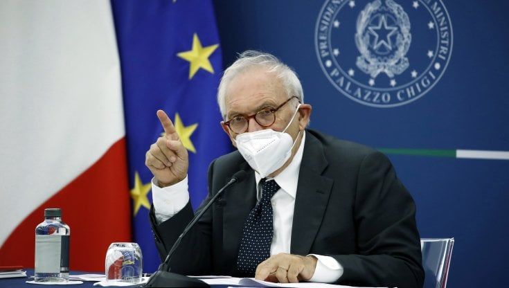 Intervista al ministro Bianchi: “In caso di contagio solo la classe andrà in Dad. Mai più interi istituti a casa” 