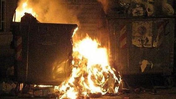 Torino, notte di roghi a Mirafiori: forse un emulatore del piromane di Borgo Vittoria