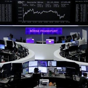 La Borsa promuove il salva-Mps, banche in rialzo. Cauti i listini Ue