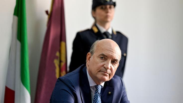 Napoli, il questore: “Stadio vietato ai condannati per camorra, armi e droga”