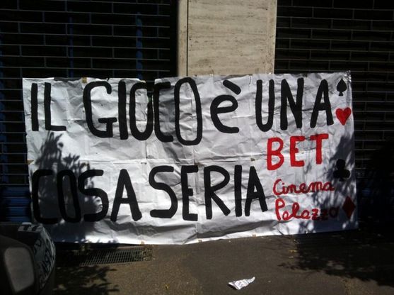 "No alle slot, il gioco &egrave; una cosa seria"<br />Un tresette in strada contro l'azzardo