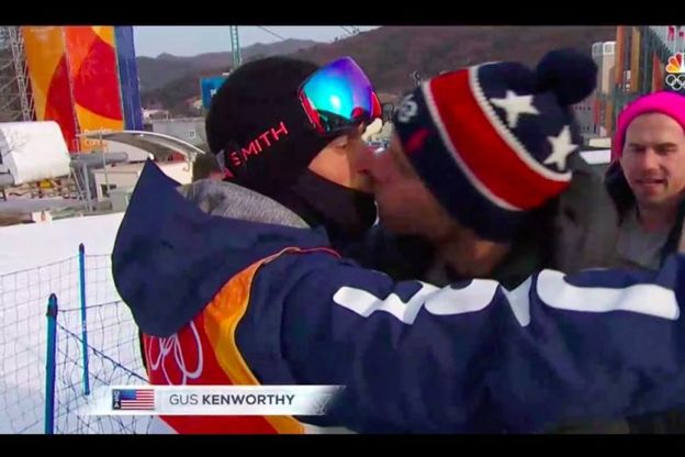 PyeongChang 2018, slopestyle:  Kenworthy bacia il compagno dopo la gara