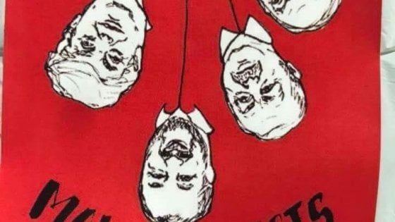 Salvini impiccato a testa in giù, adesivi shock a Pavia