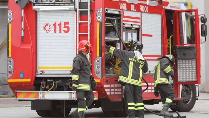 La pioggia fa crollare un muro a Carini, alberi caduti tra Monreale e San Martino