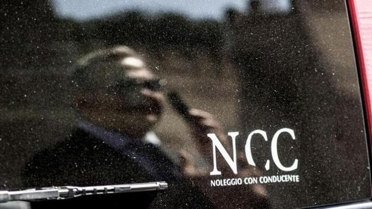 Noleggio con conducente, Tar sospende decreto del governo: danno a utenti. I taxi: sarà battaglia