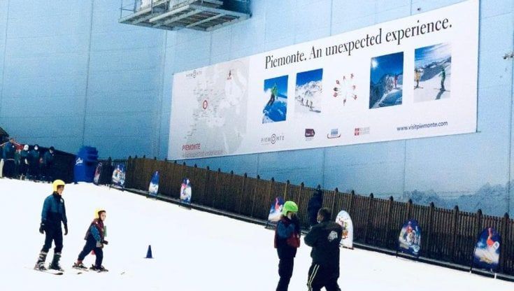 La montagna piemontese si promuove nello Skidome di Dubai. Costo: 300 mila euro