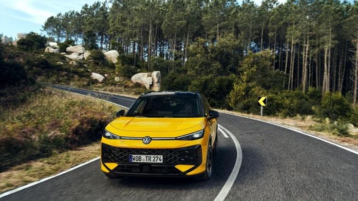 Volkswagen T-Roc atto secondo: addio al diesel e rivoluzione ibrida. Il test su strada