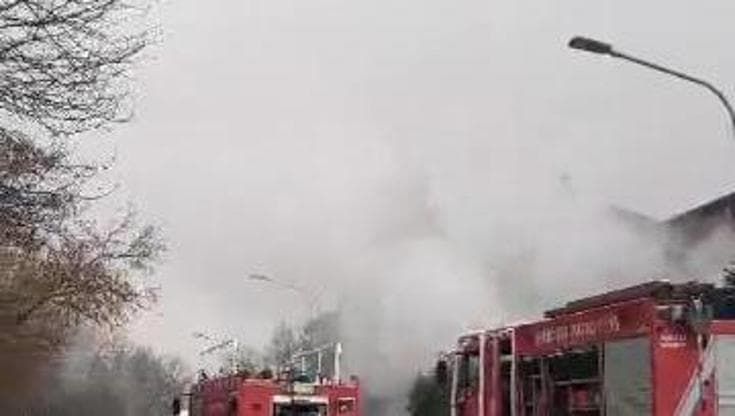 Uccide la madre a coltellate e dà fuoco alla casa a Vernio (Prato)